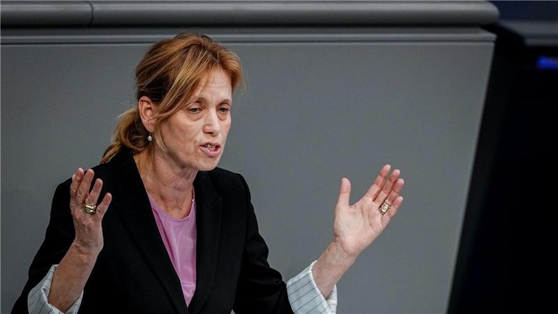 Familienministerin Karin Prien will das Programm „Demokratie leben!“ neu ausrichten. (Archivbild)