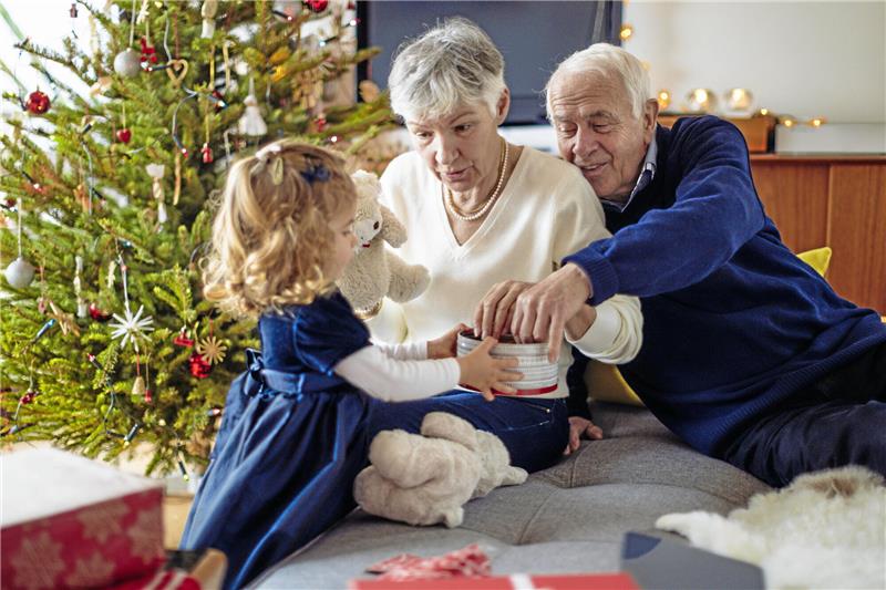 Wie fit sind Oma und Opa wirklich? Familientreffen sind eine gute Gelegenheit, sich zu vergewissern, dass es Eltern und Großeltern gesundheitlich gut geht. Foto: Eva-Katalin/iStock