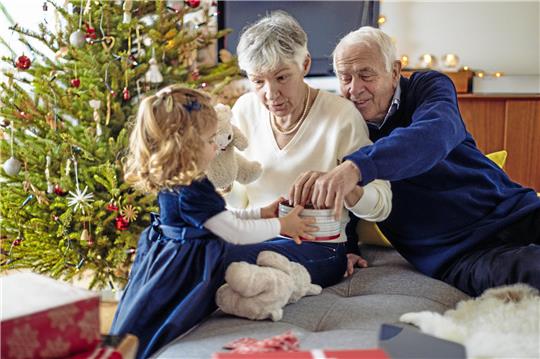 Familientreffen sind eine gute Gelegenheit, sich zu vergewissern, dass es Eltern und Großeltern gesundheitlich gut geht. Foto: Eva-Katalin/iStock