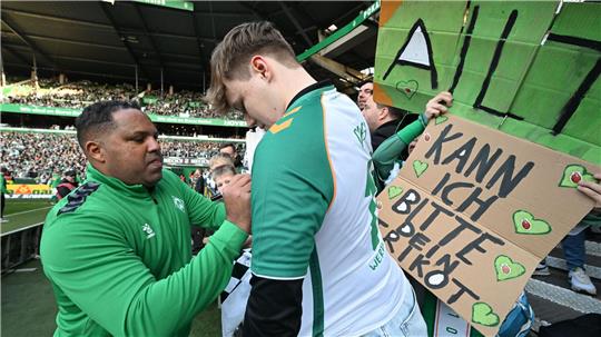 Fan-Liebling in Bremen: Der Brasilianer Ailton beim Abschiedsspiel von Diego. (Archivbild)