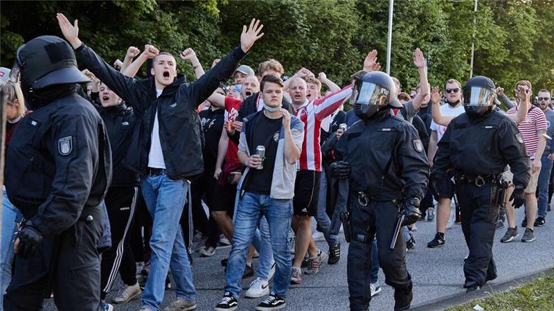 Fan-Organisationen: „Freifahrtschein für Polizeiapparat“ Fan-Organisationen kritisieren das Urteil des Bundesverfassungsgerichts.