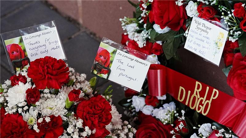 Diogo Jotas Tod schockt Fußballwelt: „Macht keinen Sinn“ Fans drückten in Liverpool ihre Trauer aus.