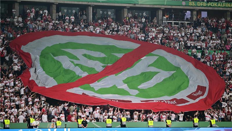 Fans protestieren beim Pokalfinale gegen den DFB. 
