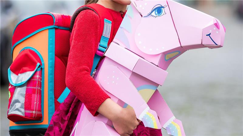 Der Hype ums Einhorn: Zwischen Mythologie und Schokolade Farben und Glitzer sind typisch für Einhörner, aber nicht der entscheidende Grund für den Erfolg von Einhorn-Produkten. (Archivbild)