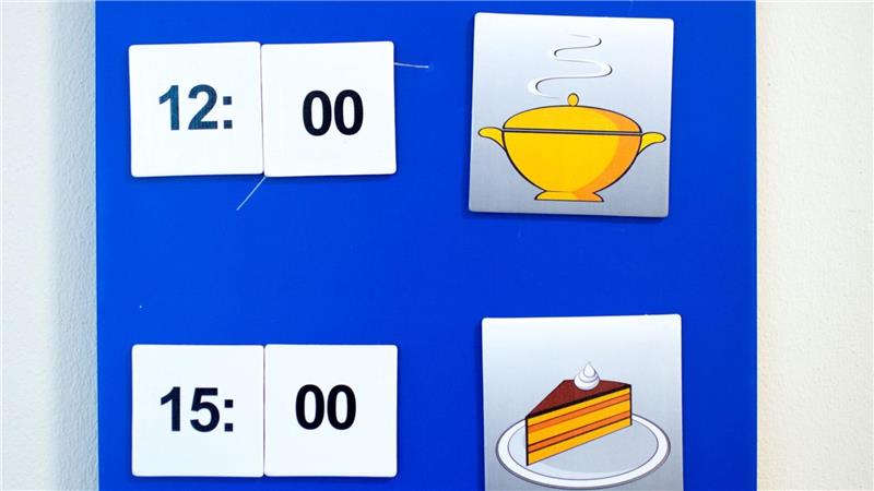 Farben und Symbole helfen Demenzerkrankten bei der Orientierung - auch im Tagesablauf. (Symbolbild)