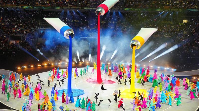 Farbenfroh ging die Eröffnungsfeier über die Bühne.