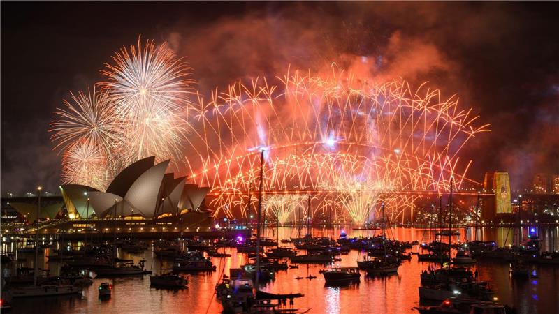 Farbenpracht über dem Hafen von Sydney: Feuerwerk begeistert am Silvesterabend 