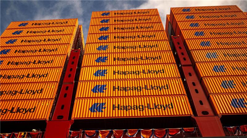 Warum Megafrachter jetzt öfter den JadeWeserPort anlaufen Fast 24.000 Standardcontainer passen auf die „Wilhelmshaven Express“.