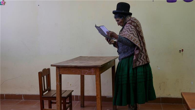Bolivien: Stichwahl zwischen zwei Oppositionskandidaten Fast acht Millionen Menschen waren zur Wahl eines neuen Präsidenten und des Parlaments aufgerufen.