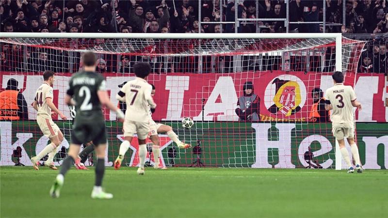 Bayern zittert sich ins Achtelfinale - Davies trifft spät Fast die Führung für Celtic - Raphael Guerreiro rettet.