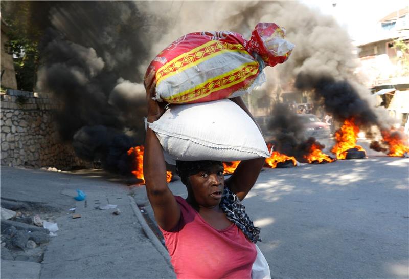 Demonstranten in Haiti fordern Rücktritt des Premiers Fast die Hälfte der elf Millionen Bewohner Haitis leidet laut Vereinten Nationen unter akutem Hunger.