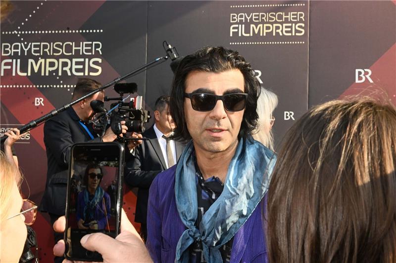Fatih Akin kommt zur Verleihung des Bayerischen Filmpreises in das Prinzregententheater.