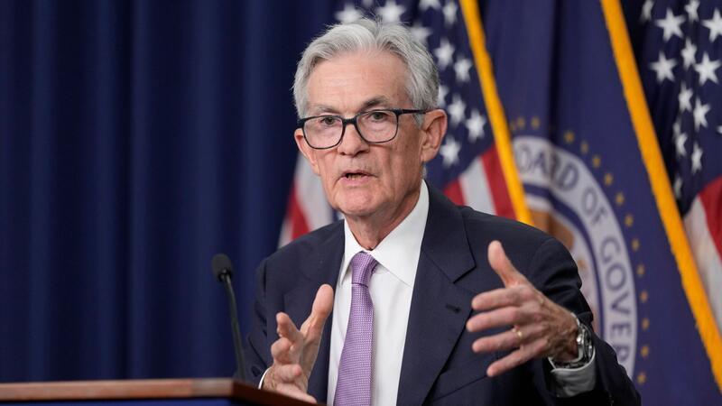 Erstmals seit vier Jahren: Fed senkt Leitzins deutlich Fed-Chef Powell begründet die Entscheidung der US-Notenbank.