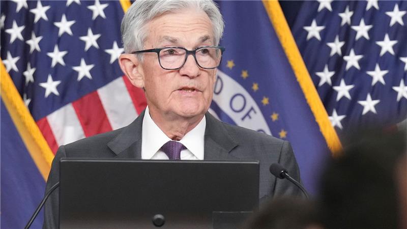 Fed hält Leitzins stabil und senkt Wachstumsprognose