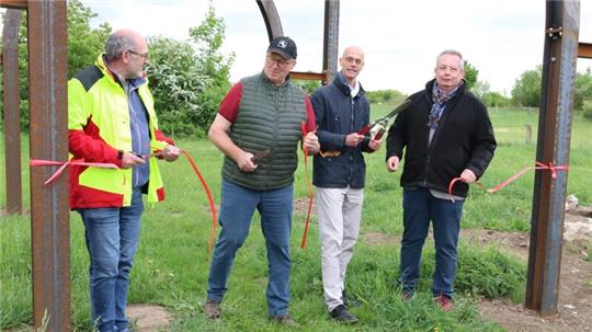 Feierlich wird das Tor III. eröffnet (v.l.): Sven Volkers, Dr. Markus Blaich, Frank Oesterhelweg und Ullrich Klauenberg.