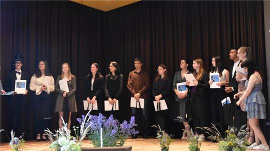 Feierliche Zeugnissübergabe für die elf Abiturienten der Adolf-Grimme-Gesamtschule.
