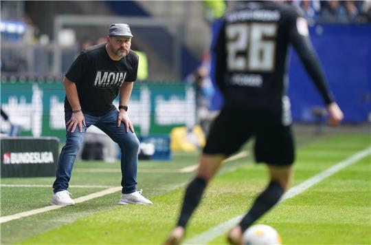 Feierte bei seinem Debüt als HSV-Coach einen knappen Sieg: Steffen Baumgart.