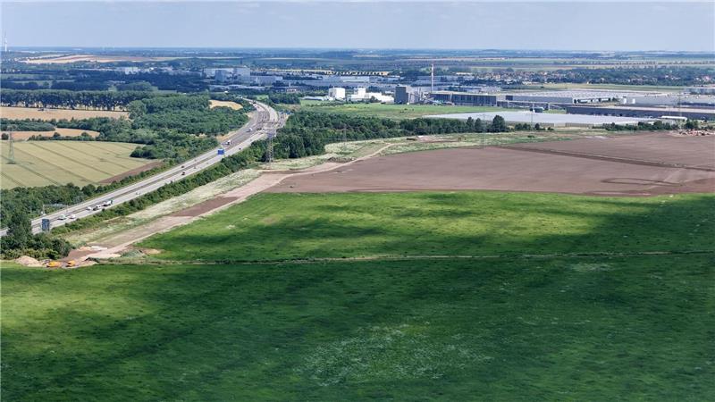 Felder zu Industriepark - das war der Plan in Magdeburg. Die riesige Intel-Investition ist jedoch geplatzt. (Archivbild)