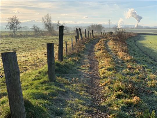 Feldweg an der Oker mit Blickrichtung Schladen. Die Gemeinde Schladen-Werla möchte sich an der Lokalen Aktionsgruppe (LAG) Nördliches Harzvorland beteiligen.  Archivfoto: Gereke