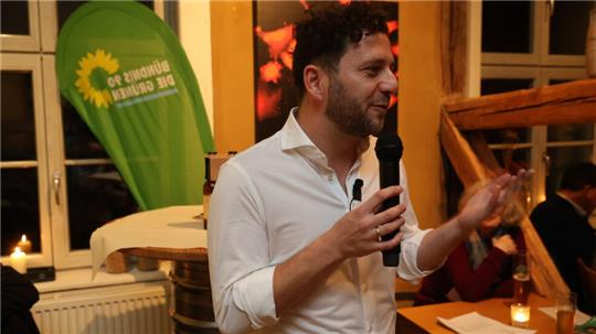 Felix Banaszak, Co-Bundesvorsitzender der Grünen, beim "Bier mit Banaszak" in Goslar.