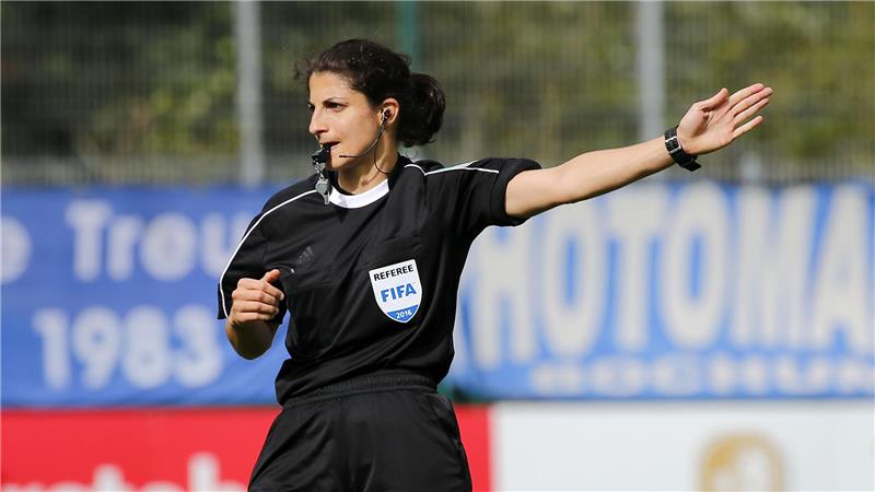 Harzburgerin Riem Hussein ist DFB-Schiri des Jahres Felix Brych erhält eine Auszeichnung zum Karriereende.