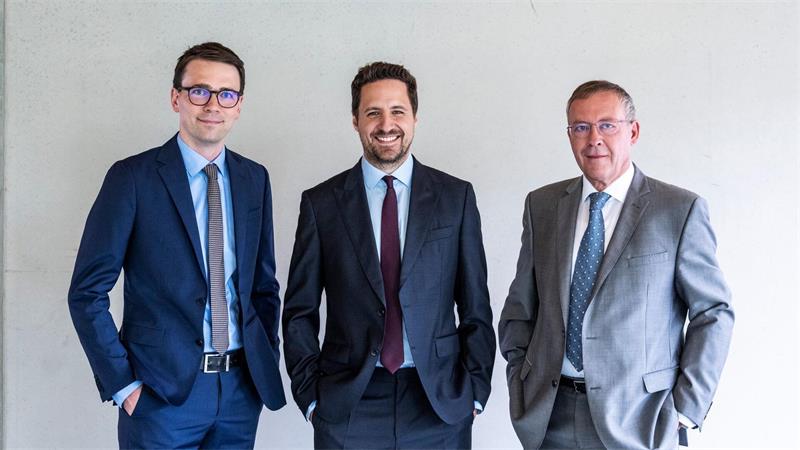 Zukunftspreis: Energiespeicher, Chip und Intensiv-Therapie Felix Fischer (links), Stephan Herrmann (Mitte) und Hartmut Spliethoff (rechts) forschen an einem reversiblen Brennstoffzellenkraftwerk. (Handout)