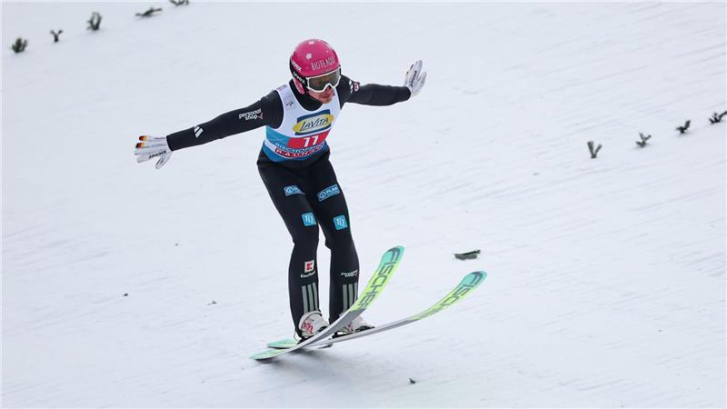 Ein Glas Bier: Domen Prevc folgt Bruder als Tournee-Champion Felix Hoffmann überzeugte im deutschen Team am meisten.