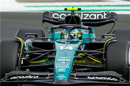 Fernando Alonso aus Spanien vom Team Aston Martin in Aktion.