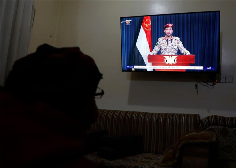 Wer sind die Huthis und was wollen sie im Gaza-Krieg? Fernsehansprache von Yahya Saree - der Sprecher der Huthi-Rebellen. Die vom Iran unterstützten Rebellen intensivieren ihre Angriffe auf Handelsschiffe im Roten Meer.