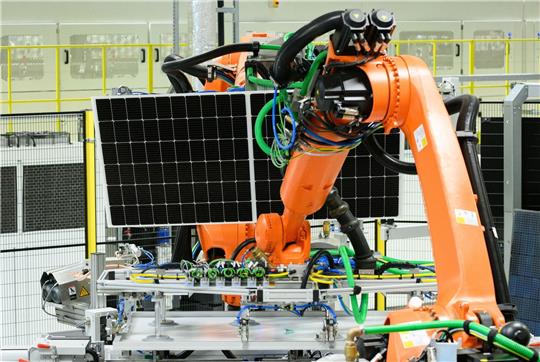 Fertigung von Solarmodulen im Werk der Solarwatt GmbH in Dresden.