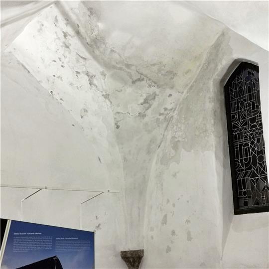 Feuchtigkeit hat die Wände im Keller des historischen Rathauses beschädigt. Die Stadtverwaltung will nun gegensteuern. Archivfoto: Privat