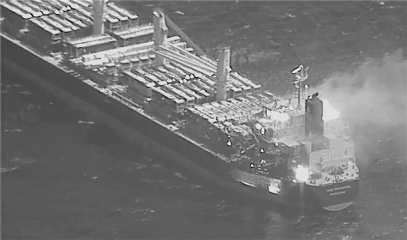 US-Militär: Drei Tote bei Huthi-Angriff auf Frachtschiff Feuer an Bord des Frachters «True Confidence» nach dem Raketenangriff der jemenitischen Huthi-Rebellen im Golf von Aden.