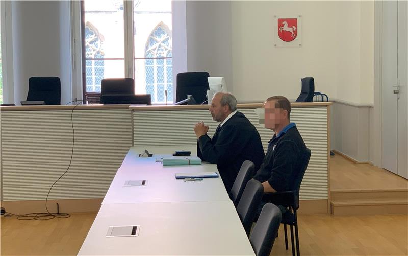 Feuerteufel-Prozess Landgericht Braunschweig Feuerteufel Prozess Angeklagter und Anwalt