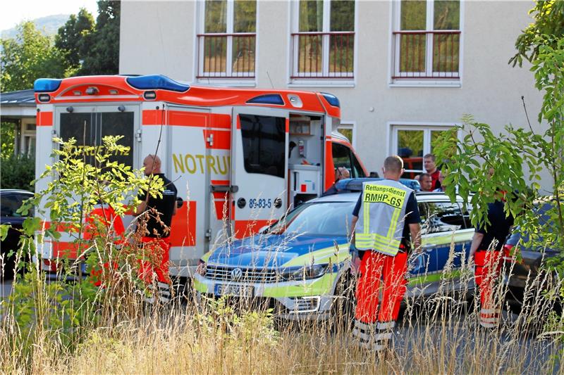 Feuerwehr, Polizei und Krankenwagen rückten zur Goslarer Jugendherberge aus. Foto: Epping
