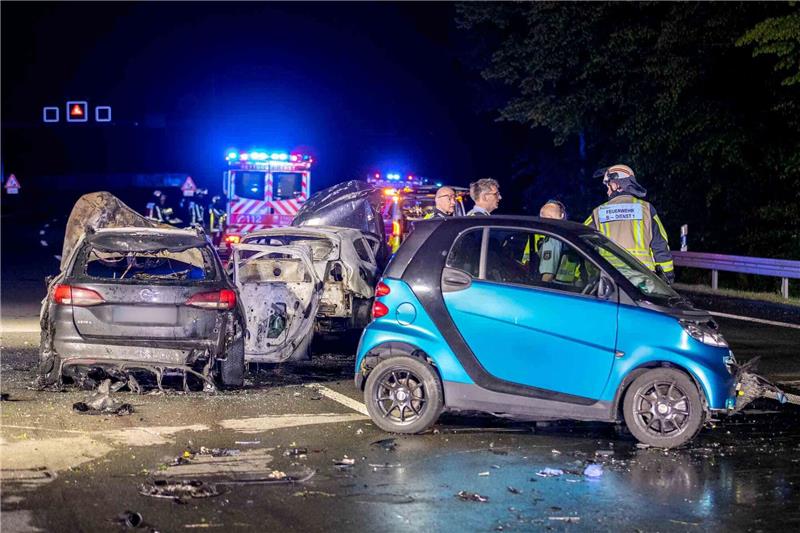 Tote nach Verkehrsunfall auf der A43 bei Bochum Feuerwehr und Polizei sind an der Unfallstelle im Einsatz.