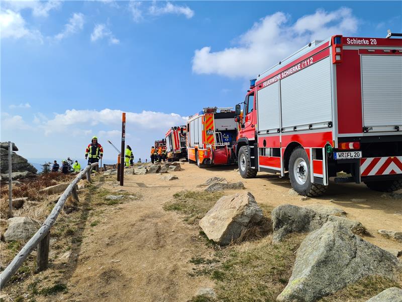 Wieder ein Brand im Brockengebiet Feuerwehrkräfte aus Schierke und Wernigerode löschten die Flammen. Foto: Feuerwehr