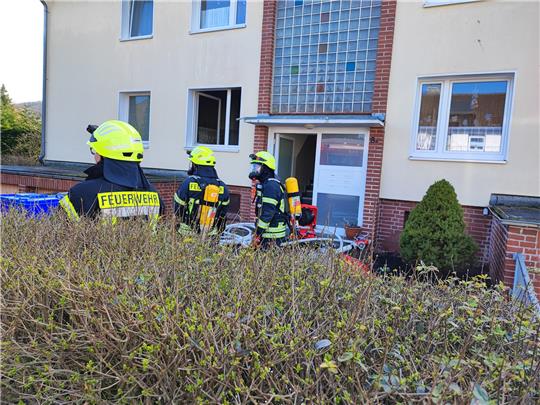 Feuerwehrleute aus Seesen beim Einsatz in der Kampstraße. Foto: Feuerwehr Seesen