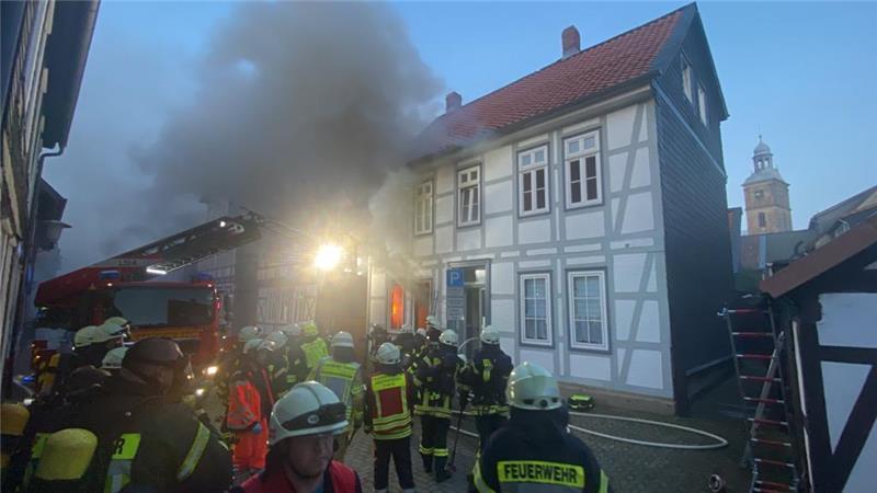 Feuerwehrleute aus dem gesamten Stadtgebiet kämpften gegen das Feuer. Foto: Eikhorst
