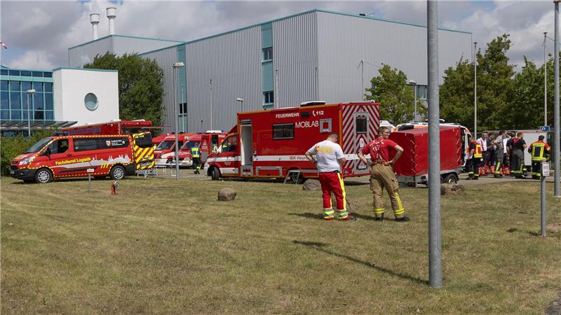 Chemie-Großeinsatz im Harz: Diebe stehlen hochgiftiges Arsen Feuerwehrleute und andere Einsatzkräfte sind nach dem Vorfall mit Gefahrstoffen im Einsatz.