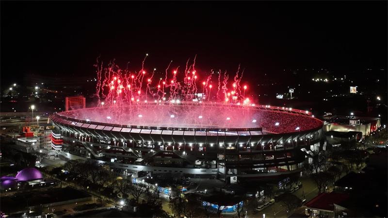 Große Emotionen bei „Messis letztem Tango“ für Argentinien Feuerwerk im Monumental-Stadion von Buenos Aires zum Messi-Abschied.