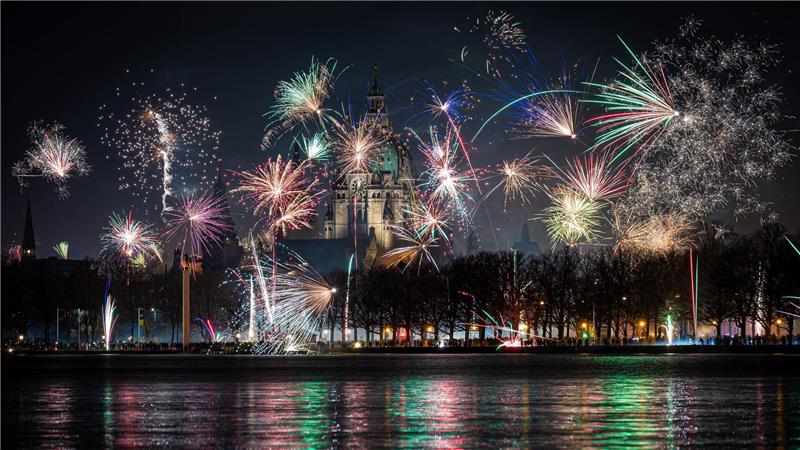 Feuerwerk über Hannover: Über ein landesweites Böllerverbot wird in Niedersachsen weiter diskutiert. (Archivbild)