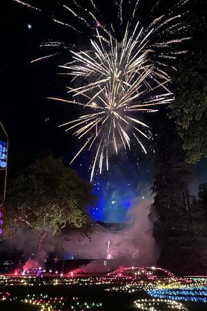 Feuerwerk und Lichterglanz sind die Markenzeichen des Festes.