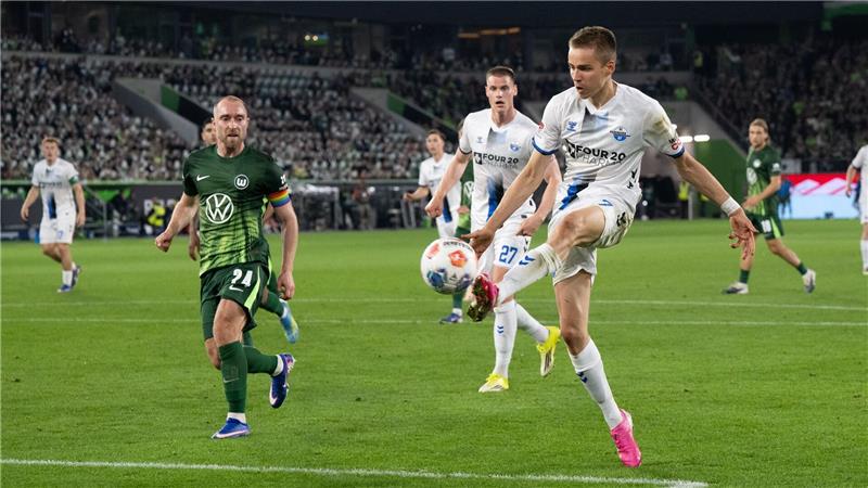 Paderborner Aufstiegs-Chance: „Jetzt haben wir ein Endspiel“ Filip Bilbija vom SC Paderborn vergibt eine Großchance im ersten Relegationsspiel beim VfL Wolfsburg.