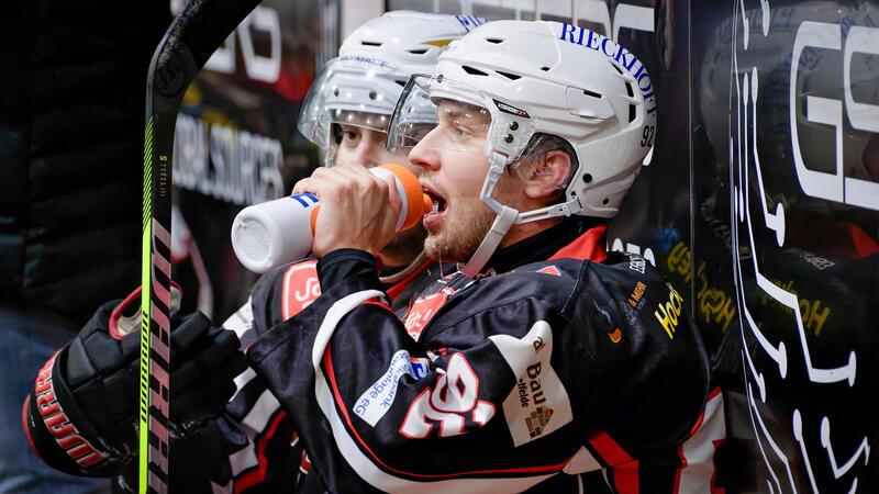 Filip Mrava, Topscorer der Harzer Falken in den Play-offs, läuft auch in der kommenden Saison für den Regionalliga-Meister auf.