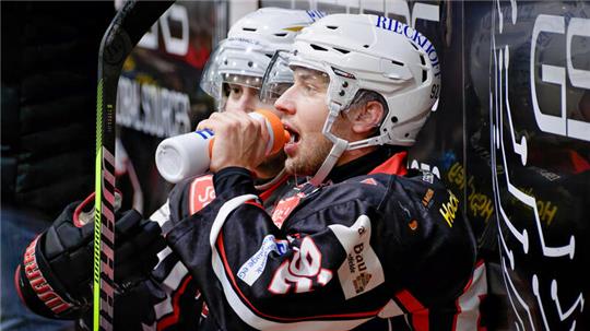 Filip Mrava, Topscorer der Harzer Falken in den Play-offs, läuft auch in der kommenden Saison für den Regionalliga-Meister auf.