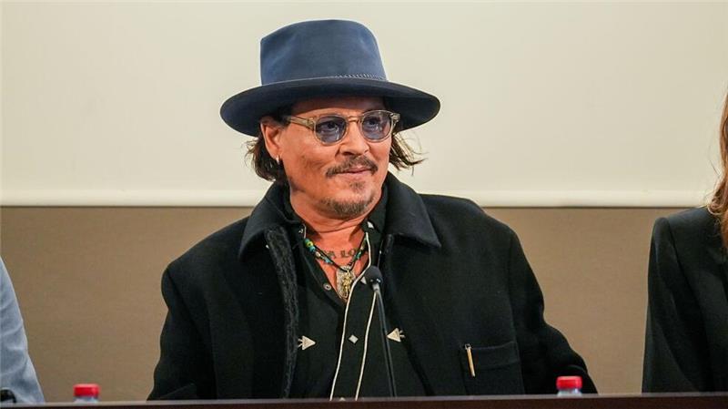 Trauer und Wut nach Flut - Zehntausende protestieren Film-Ikone Johnny Depp stellt Hilfe in Aussicht.