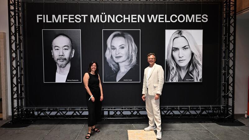 Plaudernde Stars und politische Preise beim Filmfest München Filmfest München: Die künstlerische Co-Leiterin Julia Weigl und Christoph Gröner zeigen sich zufrieden zum Ende des Festivals.