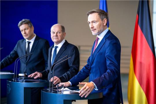 Finanzminister Christian Lindner (r, FDP) bezeichnet das Bürgergeld als «Reizthema».