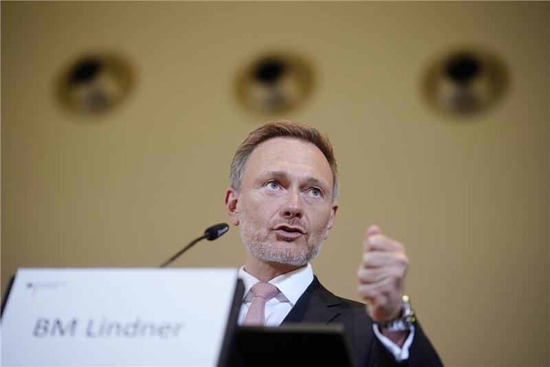 Lindner und Buschmann: Leistungen für Asylbewerber senken Finanzminister Christian Lindner und Justizminister Marco Buschmann (beide FDP) fordern die Senkung von Leistungen für Asylbewerber.