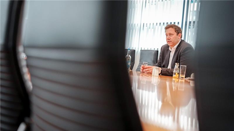 Finanzminister Klingbeil im Interview im Willy-Brandt-Haus